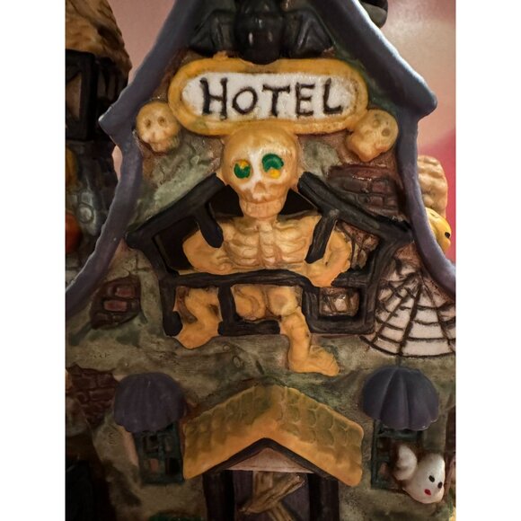 Porcelain Spooky Hotel – Perfect for Halloween Decor - Picture 13 of 13